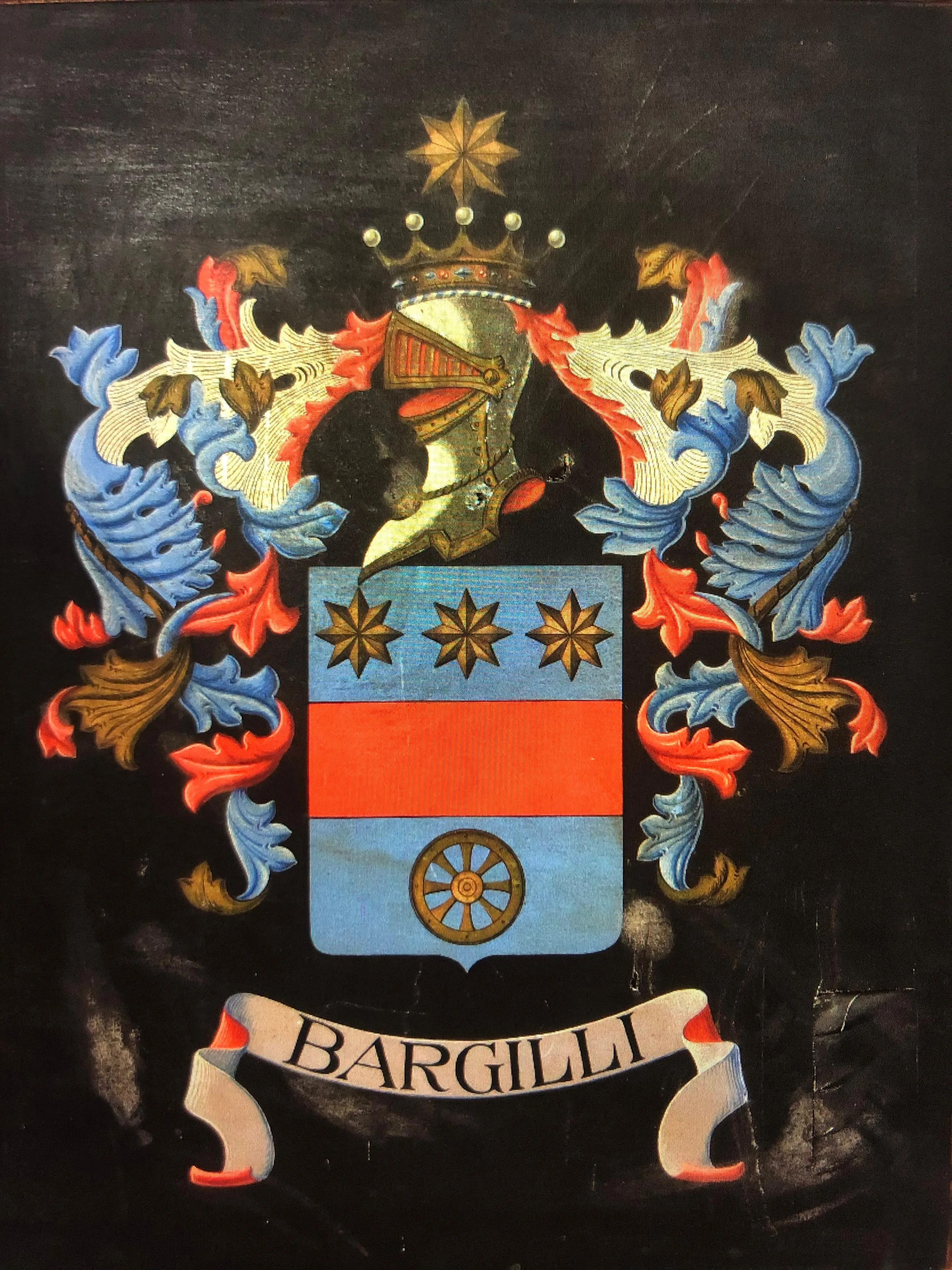 Lo stemma dei Bargilli, dipinto: elmo con corona e stella, tre stelle su azzurro, una fascia rossa e una ruota